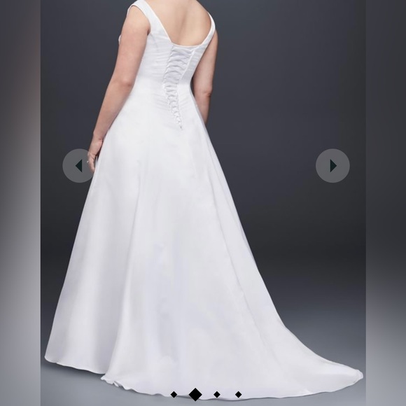 Plus size wedding dress - Picture 7 of 8